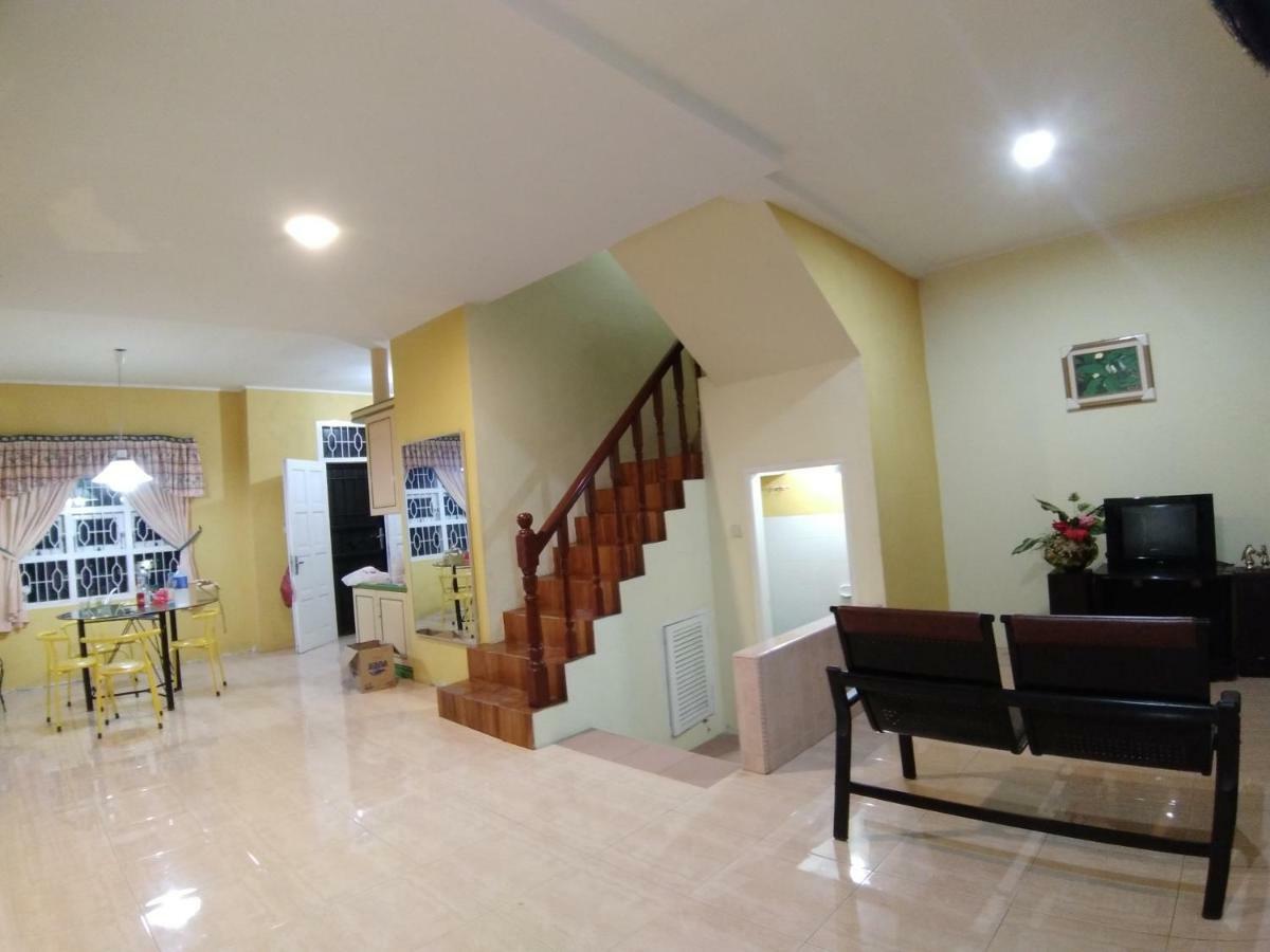 Villa Bukit Indah Brastagi / Berastagi Exterior foto